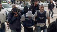 Κεφαλονιά: Στον Κορυδαλλό οδηγούνται οι τρεις κατηγορούμενοι για τον θάνατο της 19χρονης – Το κρίσιμο μισάωρο