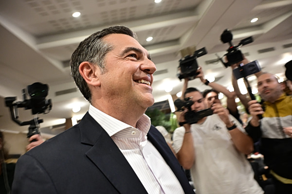 Αλ. Τσίπρας: Σε λειτουργία πρόεδρου κόμματος – Πρόγραμμα στους Δελφούς και αυλαία για την «Ιθάκη» – Τα νέα πρόσωπα στα media