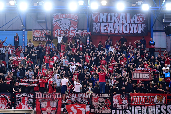 Ολυμπιακός: Τον γύρο του κόσμου έκανε η τρομερή ατμόσφαιρα στο Παπαστράτειο (vid)