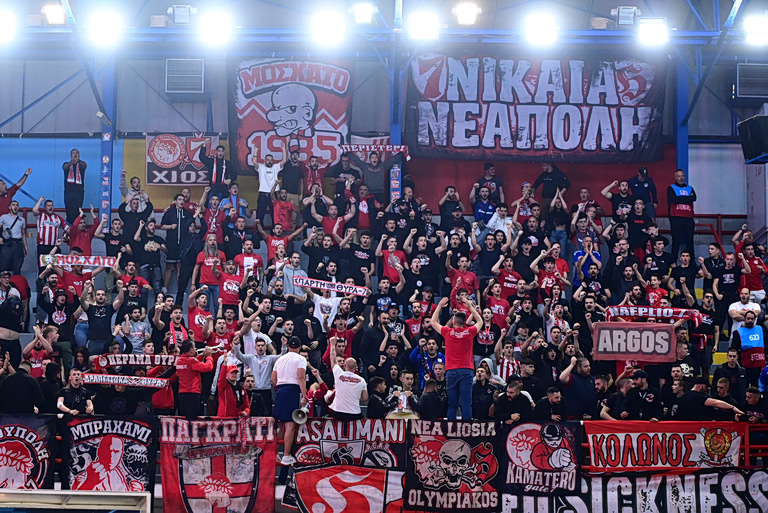 Ολυμπιακός: Τον γύρο του κόσμου έκανε η τρομερή ατμόσφαιρα στο Παπαστράτειο (vid)