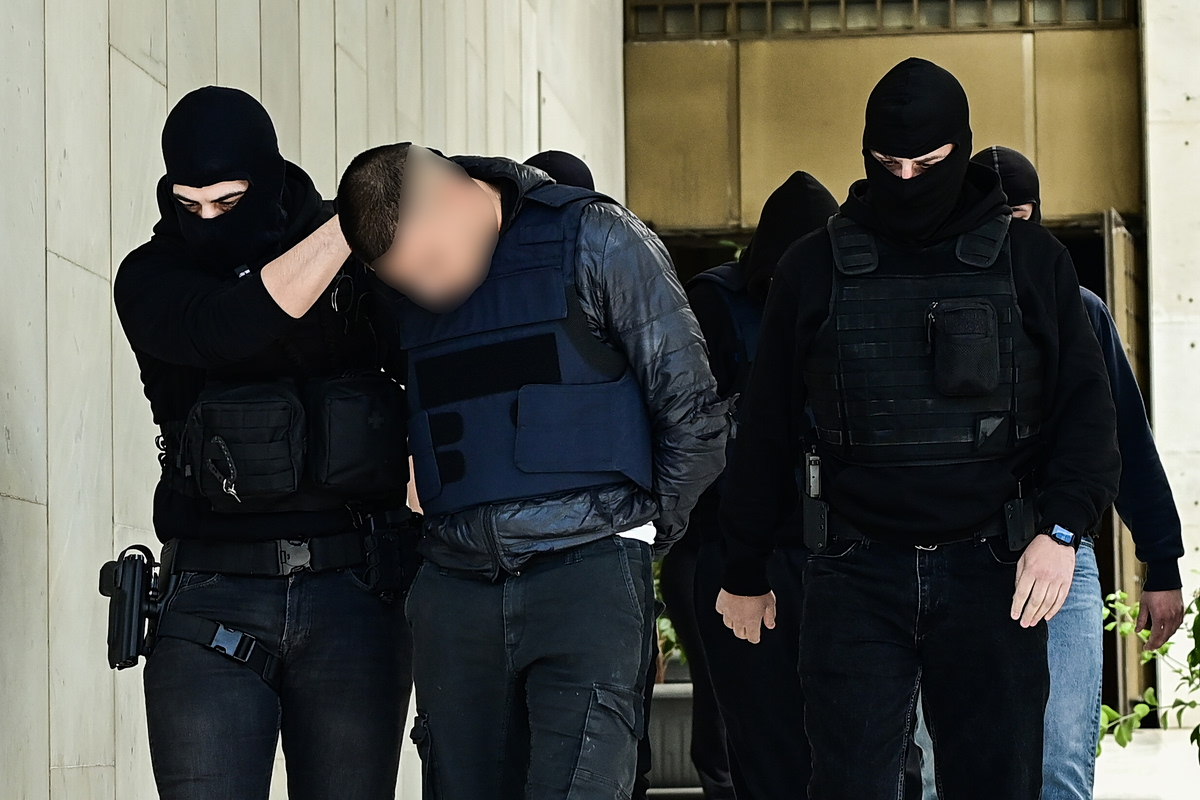 Δολοφονία στον Άγιο Δημήτριο: Αναβλήθηκε για τη Δευτέρα η δίκη των τριών συλληφθέντων – Αφέθηκαν ελεύθεροι