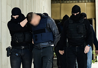 Δολοφονία στον Άγιο Δημήτριο: Αναβλήθηκε για τη Δευτέρα η δίκη των τριών συλληφθέντων