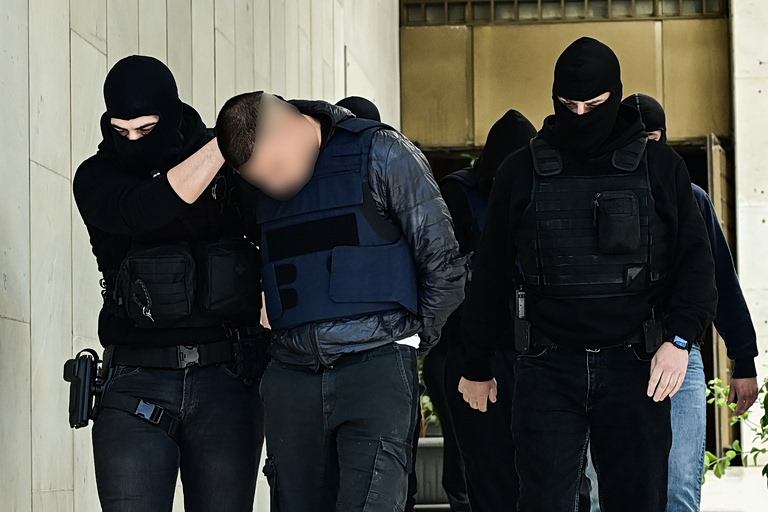 Δολοφονία στον Αγιο Δημήτριο: Αναβλήθηκε για τη Δευτέρα η δίκη των τριών συλληφθέντων