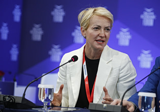 Η Σδούκου αδειάζει εμμέσως τον Γεωργιάδη για την ευρωπαϊκή εισαγγελία – «Έχει ‘αδωνικό’ τρόπο να σχολιάζει»