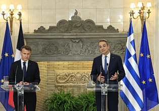 Μακρόν σε Μητσοτάκη: Yπάρχει ρήτρα αμοιβαίας συνδρομής για περιπτώσεις ένοπλης επίθεσης, θα επιβεβαιωθεί στην πράξη