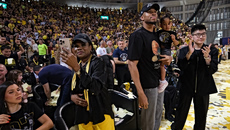 Απίστευτη αποθέωση για τους Αντετοκούνμπο και τον Γκάλη στο «Nick Galis Hall»: «Δεν περίμενα τέτοια υποδοχή!», είπε ο Γιάννης (vids)