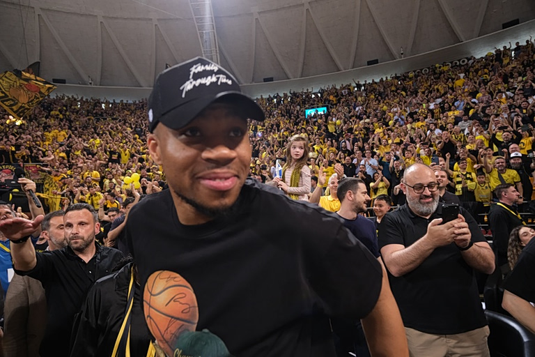 Ο Γιάννης Αντετοκούνμπο επιλέγει Ρονάλντο αντί για Μέσι και εξηγεί το γιατί