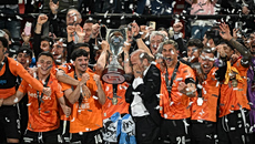 Ο ΟΦΗ ξανά Κυπελλούχος μετά από 39 χρόνια – Συγκίνηση και χαρά στην απονομή (vids)