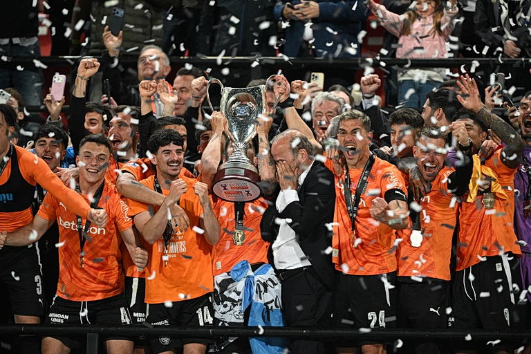 Ο ΟΦΗ ξανά Κυπελλούχος μετά από 39 χρόνια - Συγκίνηση και χαρά στην απονομή (vids)