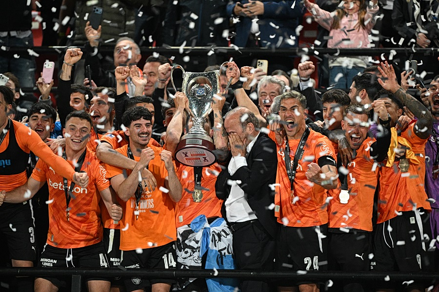 Ο ΟΦΗ ξανά Κυπελλούχος μετά από 39 χρόνια – Συγκίνηση και χαρά στην απονομή (vids)