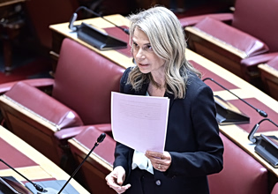 Μιλένα Αποστολάκη: Η κυβέρνηση άφησε τους πολίτες εκτεθειμένους στον ακριβό δανεισμό και στις καταχρηστικές χρεώσεις