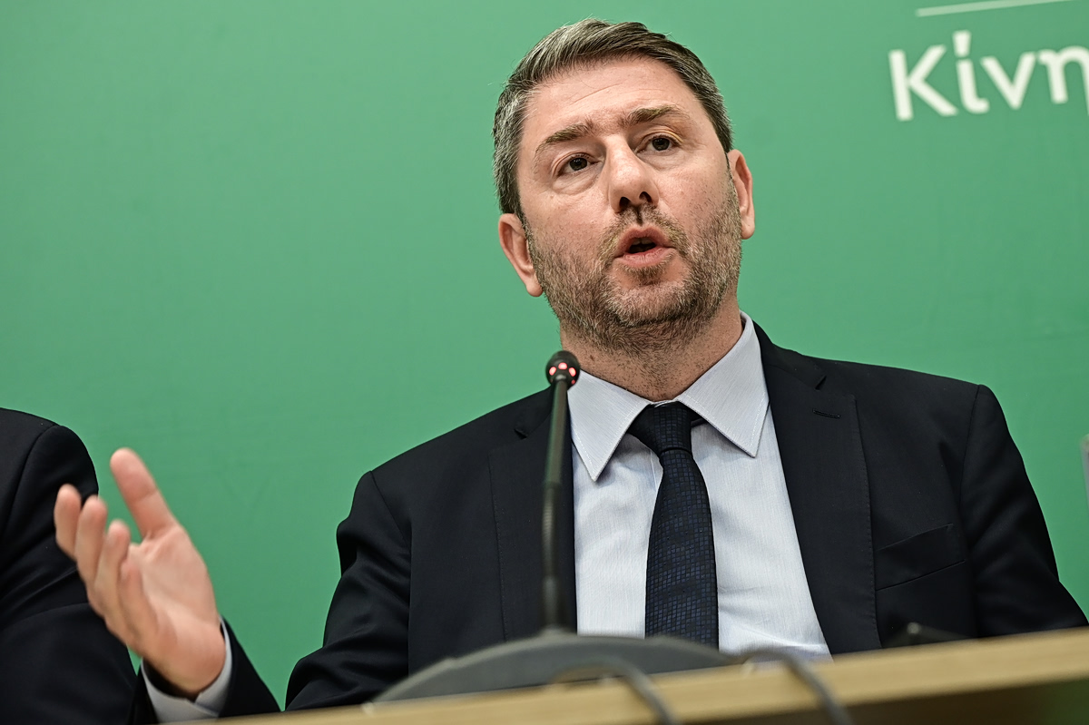 Ανδρουλάκης για υποκλοπές: Ευθεία υπονόμευση της διάκρισης των εξουσιών, στο τραπέζι και η πρόταση δυσπιστίας