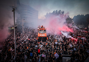 Αποθέωση στο Ηράκλειο από χιλιάδες οπαδούς του ΟΦΗ στη φιέστα για την κατάκτηση του Κυπέλλου (vids)