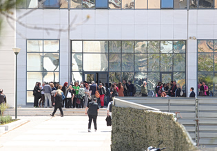 Πυροβολισμοί σε ΕΦΚΑ και Πρωτοδικείο: Τι λέει το ιατρικό ανακοινωθέν για τους πέντε τραυματίες