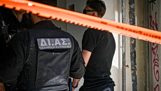 ΕΦΚΑ: «Είδαμε τα αίματα, φεύγαμε αριστερά και δεξιά για να σωθούμε» – Μαρτυρία για την επίθεση από τον 89χρονο