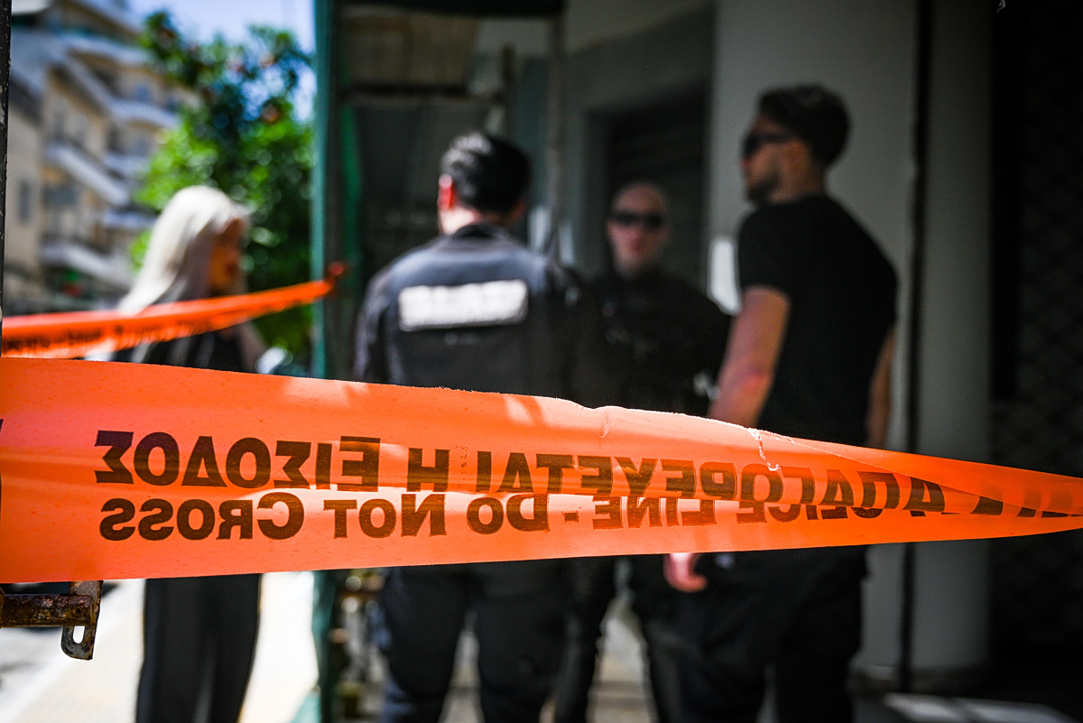 Αποκόμματα εφημερίδων και διαβατήριο – Τι βρέθηκε στη βαλίτσα του 89χρονου