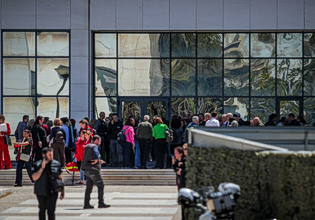 Εφετείο: «Υπήρχαν αίματα, αναστάτωση, πανικός» – Μαρτυρία στο in για τις πρώτες στιγμές μετά τους πυροβολισμούς