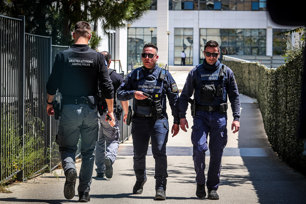 Διπλή επιχείρηση της ΕΛ.ΑΣ σε Εφετείο και Πατήσια για τη σύλληψη του 89χρονου «πιστολέρο»