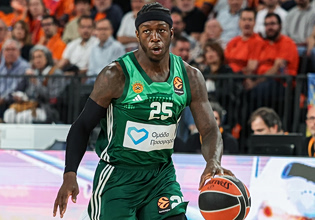 Ασταμάτητος Κέντρικ Ναν στο ξεκίνημα με 14 πόντους! (vid)