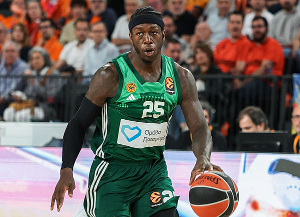 Ασταμάτητος Κέντρικ Ναν στο ξεκίνημα με 14 πόντους! (vid)