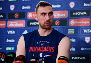 Μιλουτίνοφ για την αποθέωση από τον κόσμο του Ολυμπιακού: «Είναι τιμή μου να φωνάζουν το όνομά μου»