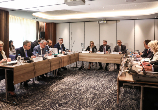 Ανδρουλάκης: Πρέπει να μπουν κανόνες για την εύρυθμη λειτουργία των τραπεζών προς όφελος της κοινωνίας και της οικονομίας