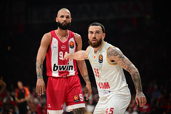 Αποβλήθηκε με δύο τεχνικές ποινές ο Μάικ Τζέιμς (vid)