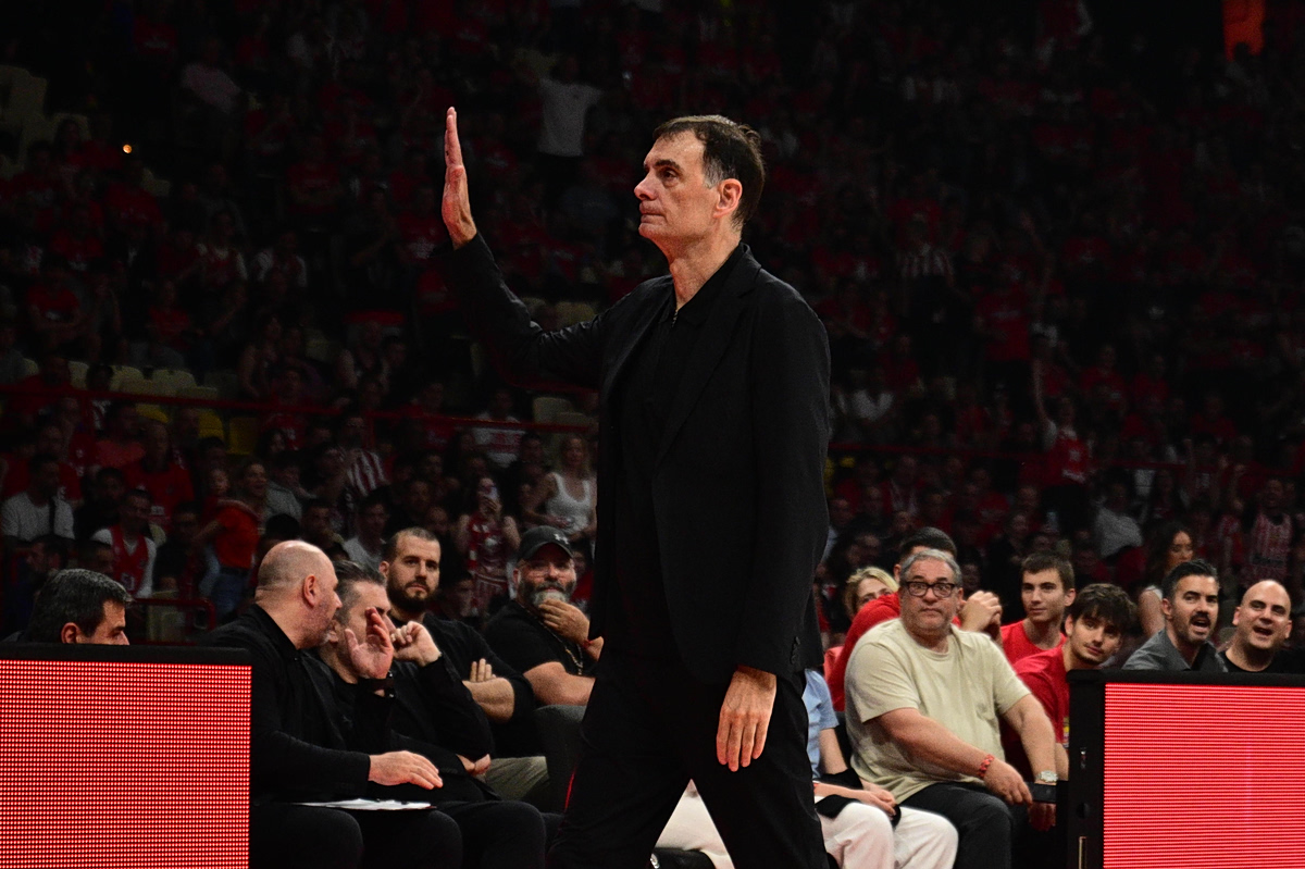 Μπαρτζώκας: «Αν χάσουμε από την ελλιπή Μονακό, θα με κρεμάσουν στο Δημαρχείο του Πειραιά»