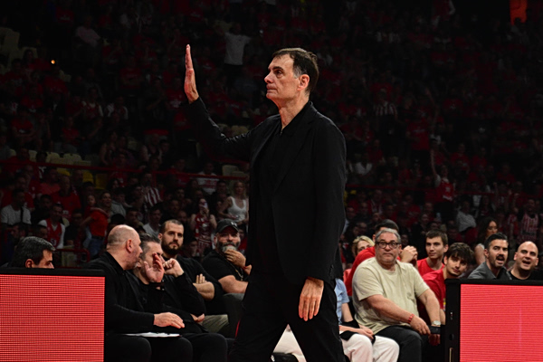 Μπαρτζώκας: «Αν χάσουμε από την ελλιπή Μονακό, θα με κρεμάσουν στο Δημαρχείο του Πειραιά»