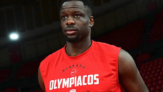 Με Φαλ στη Λιόν ο Ολυμπιακός – Πέντε παίκτες έμειναν στην Αθήνα