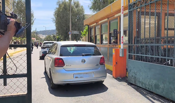 Έφτασε στα δικαστήρια ο 89χρονος – Αντιμέτωπος με τρία κακουργήματα – Η υπερασπιστική γραμμή του