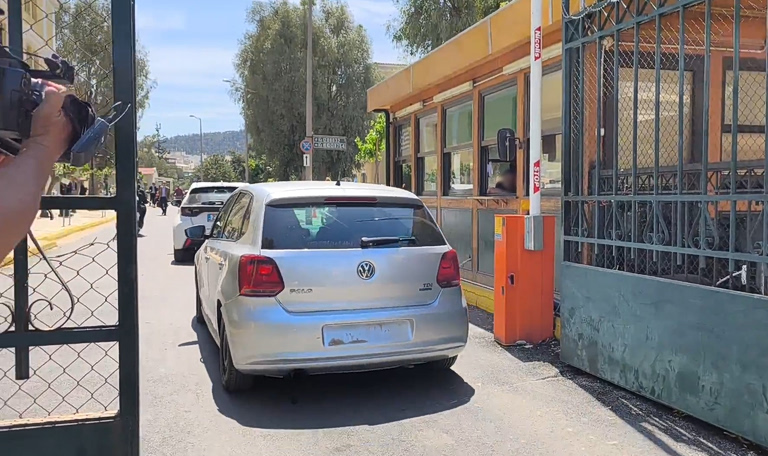 Έφτασε στα δικαστήρια ο 89χρονος – Αντιμέτωπος με τρία κακουργήματα – Η υπερασπιστική γραμμή του