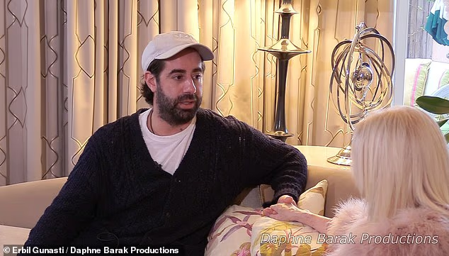 Ο Άλντο Κάσιο είχε προηγουμένως μιλήσει σε συνέντευξη με τη Δάφνη Μπαράκ που μεταδόθηκε την 1η Μαρτίου