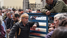 Αφθώδης πυρετός στη Λέσβο: Kλειστό λιμάνι, μπλόκα, άδεια ράφια στα super market και ο ιός να ταξιδεύει σε όλο το νησί