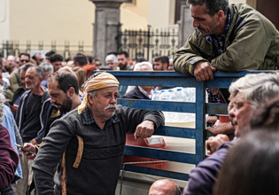 Αφθώδης πυρετός στη Λέσβο: Kλειστό λιμάνι, μπλόκα, άδεια ράφια στα super market και ο ιός να ταξιδεύει σε όλο το νησί