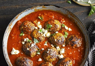 Συνταγή: Κεφτέδες κοκκινιστοί με φέτα