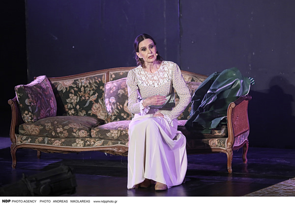 Κάτια Δανδουλάκη: «Δανείστηκα από φίλους να στηρίξω τις δουλειές μου»