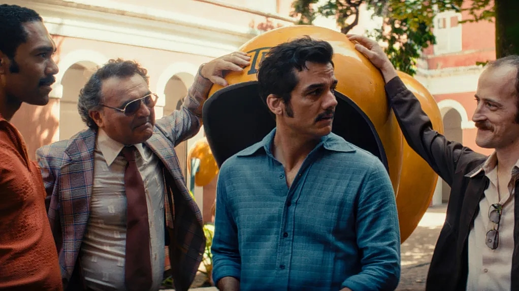 Στην ταινία «Ο μυστικός πράκτορας» πρωταγωνιστούν, από αριστερά, οι Italo Martins, Roberio Diogenes, Wagner Moura και Igor de Araujo