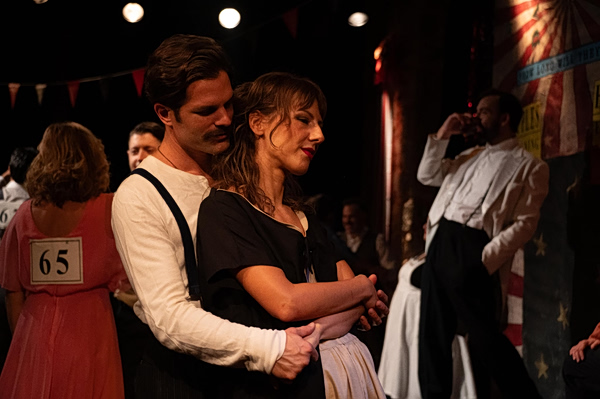 «Σκοτώνουν τα άλογα όταν γεράσουν»: 8 επιπλέον παραστάσεις στο θέατρο Εν Αθήναις