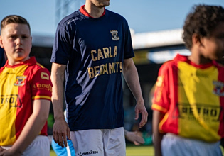 Η υπόκλιση στην Κάρλα, είναι το ποδόσφαιρο (που θέλεις να υπάρχει)…