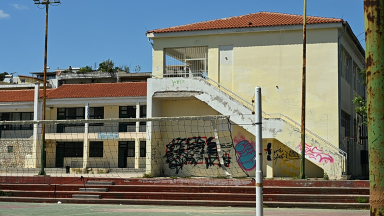 Χαϊδάρι: Αναπάντητα ερωτήματα για την πτώση της 13χρονης στο σχολείο της