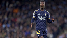 Ο Καμαβινγκά χάνει στη Ρεάλ και κερδίζει στην Premier League