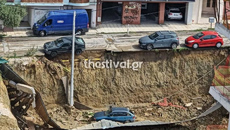 Θεσσαλονίκη: Κατέρρευσε τοιχίο σε εργοτάξιο – Αυτοκίνητα κρέμονται στον αέρα, ένα έπεσε στο κενό