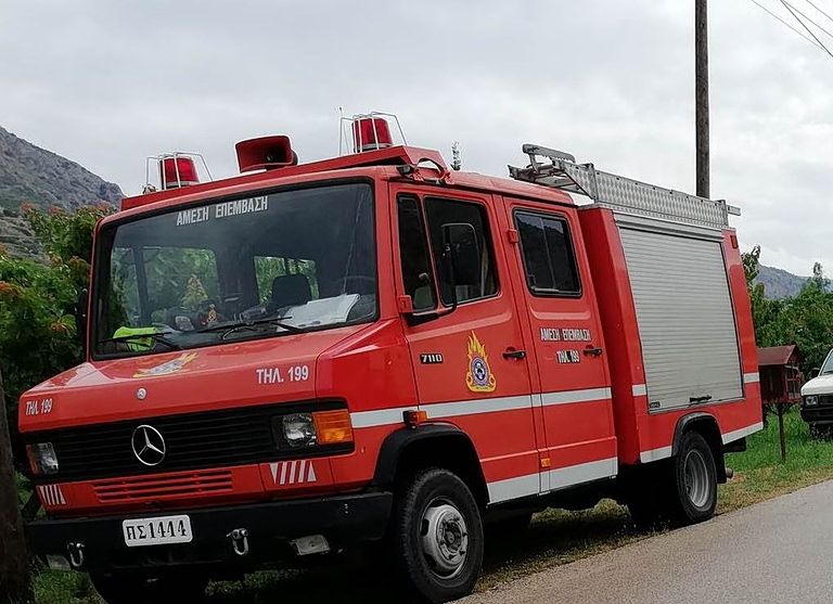 Φωτιά στη Λαυρεωτική – Επί τόπου η Πυροσβεστική