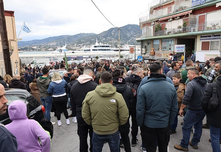 Λέσβος: Άνοιξαν το λιμάνι της Μυτιλήνης  οι κτηνοτρόφοι