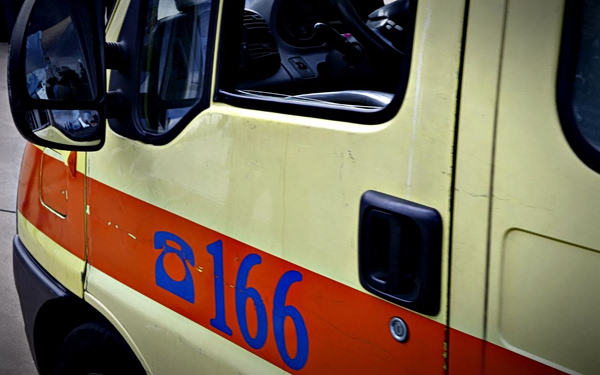 Κορωπί: Σύγκρουση ΙΧ με μοτοσικλέτα – Δύο τραυματίες, ο ένας σοβαρά