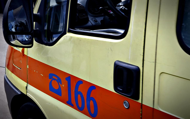 Κορωπί: Σύγκρουση ΙΧ με μοτοσικλέτα – Δύο τραυματίες, ο ένας σοβαρά