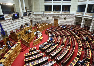 «Η δεδηλωμένη της κυβέρνησης στηρίζεται σε υπόδικους, εκλογές τώρα», λέει η αντιπολίτευση