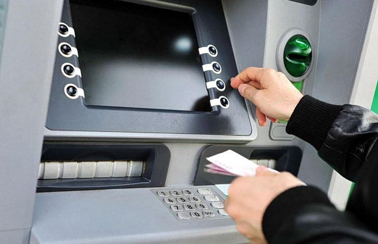 Συντάξεις Μαΐου: Ξεκινούν σήμερα οι πληρωμές – Πότε εμφανίζονται τα χρήματα στα ΑΤΜ