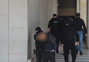 Δολοφονία στον Άγιο Δημήτριο: Η έξοδος του δράστη και των τριών ακόμη συλληφθέντων από τη ΓΑΔΑ